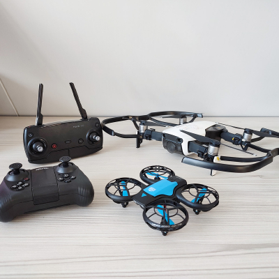 Обучение детей управлением дроном.