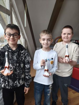 На курсе 3D моделирование Start мы с ребятами создали ракету в момент старта полёта.