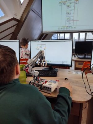 Робототехника в ЦМИТ Призма Котельники.